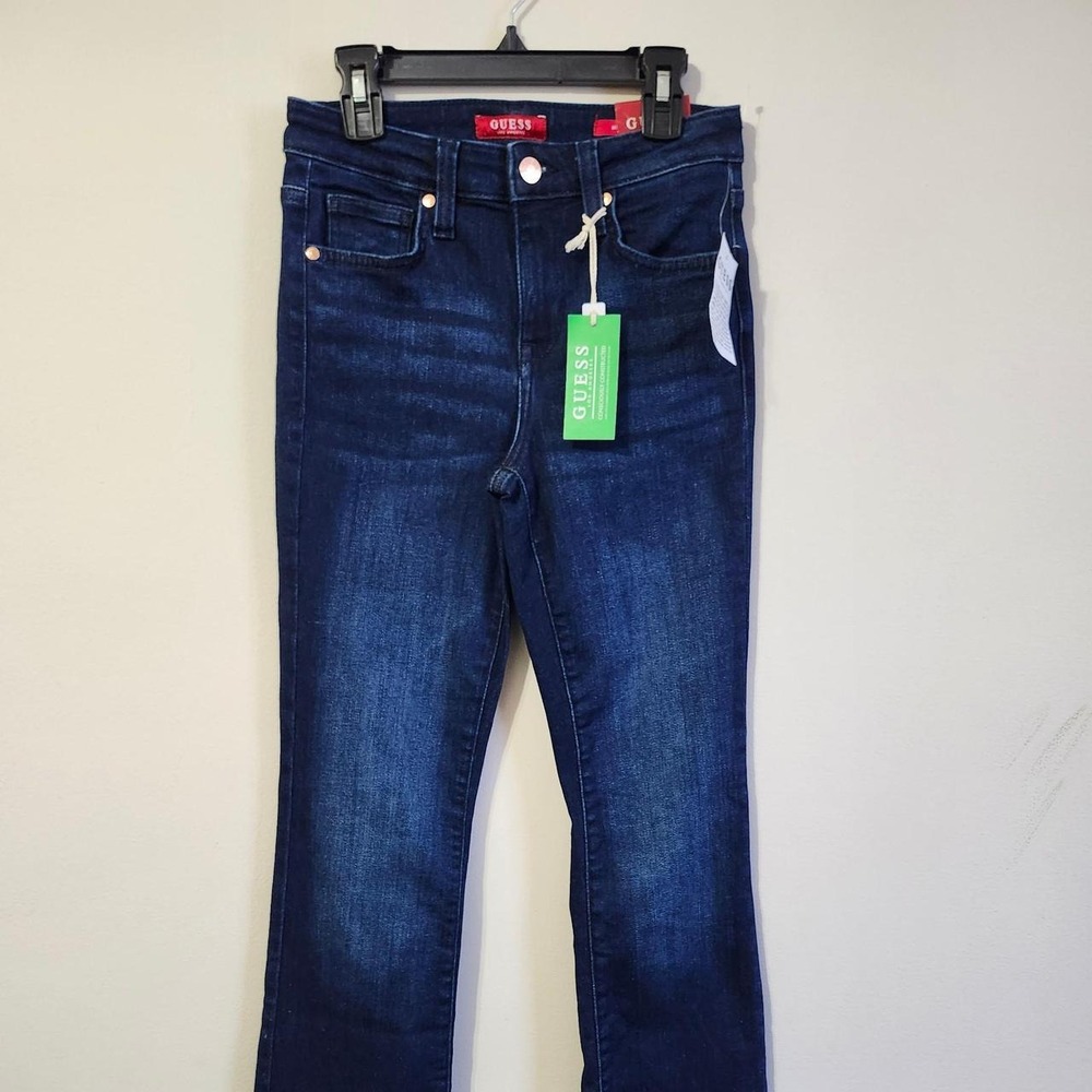 Guess dark wash jeans 26x32 new